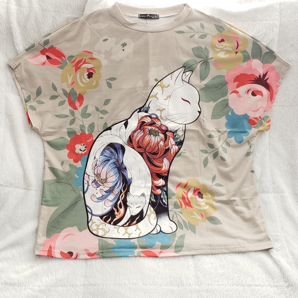 Anna-Kaci Beige Floral Cat Graphic Short Sleeve Tee